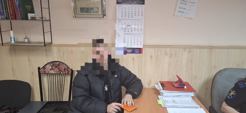 В Приморском крае полицейские задержали курьера телефонных мошенников, действующего по схеме «Ваш родственник попал в беду»