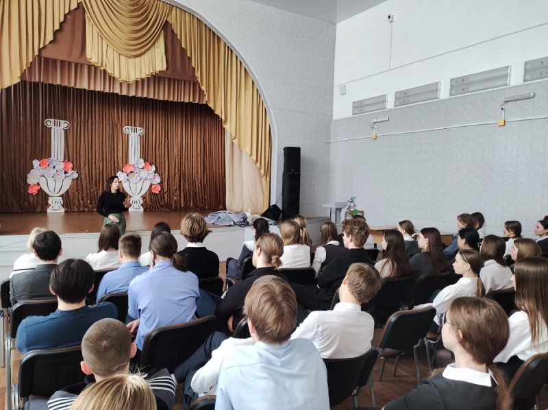 В Уссурийске Приморского края сотрудники полиции провели беседы с учащимися о вреде наркотиков